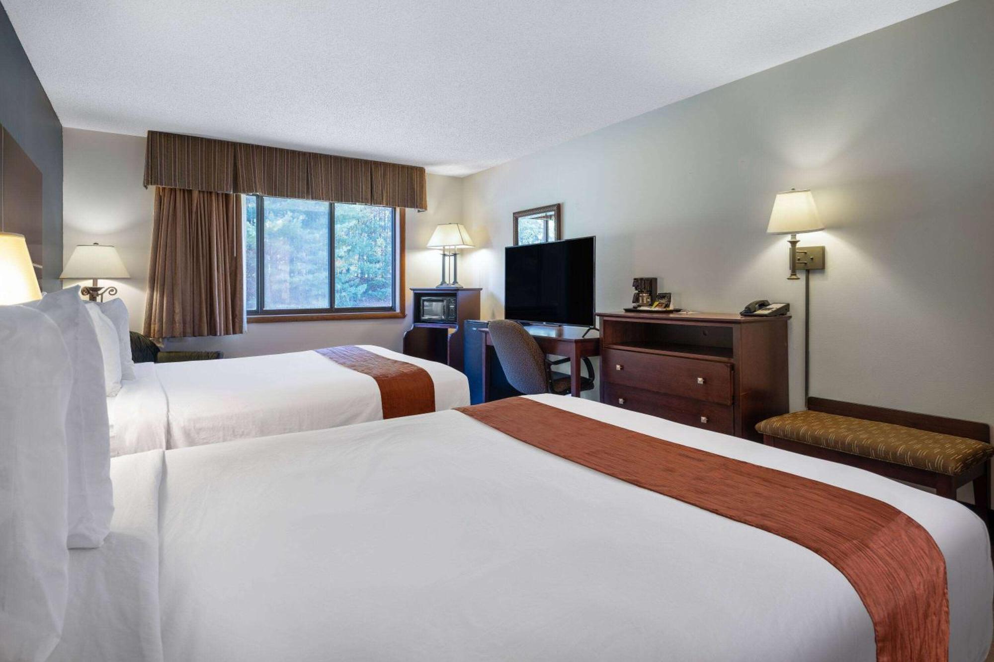 Travelodge By Wyndham Merrill Экстерьер фото