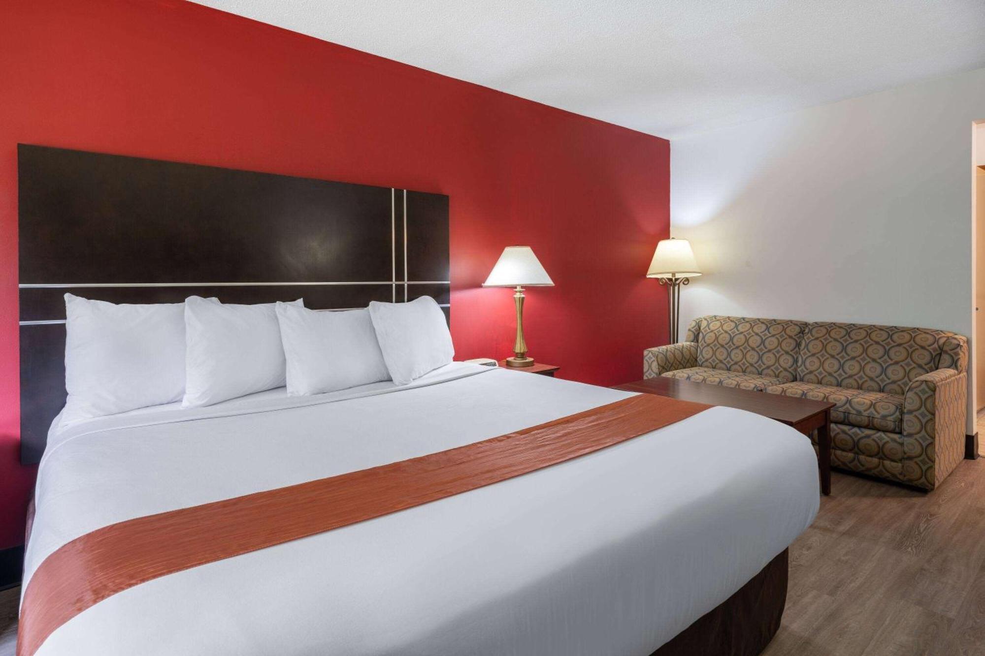 Travelodge By Wyndham Merrill Экстерьер фото